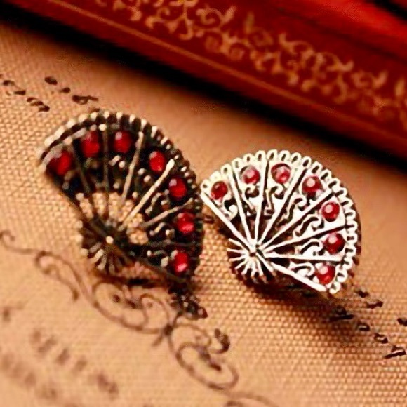 Jewelry - Little Glamorous Rhinestones Fan Stud Earrings